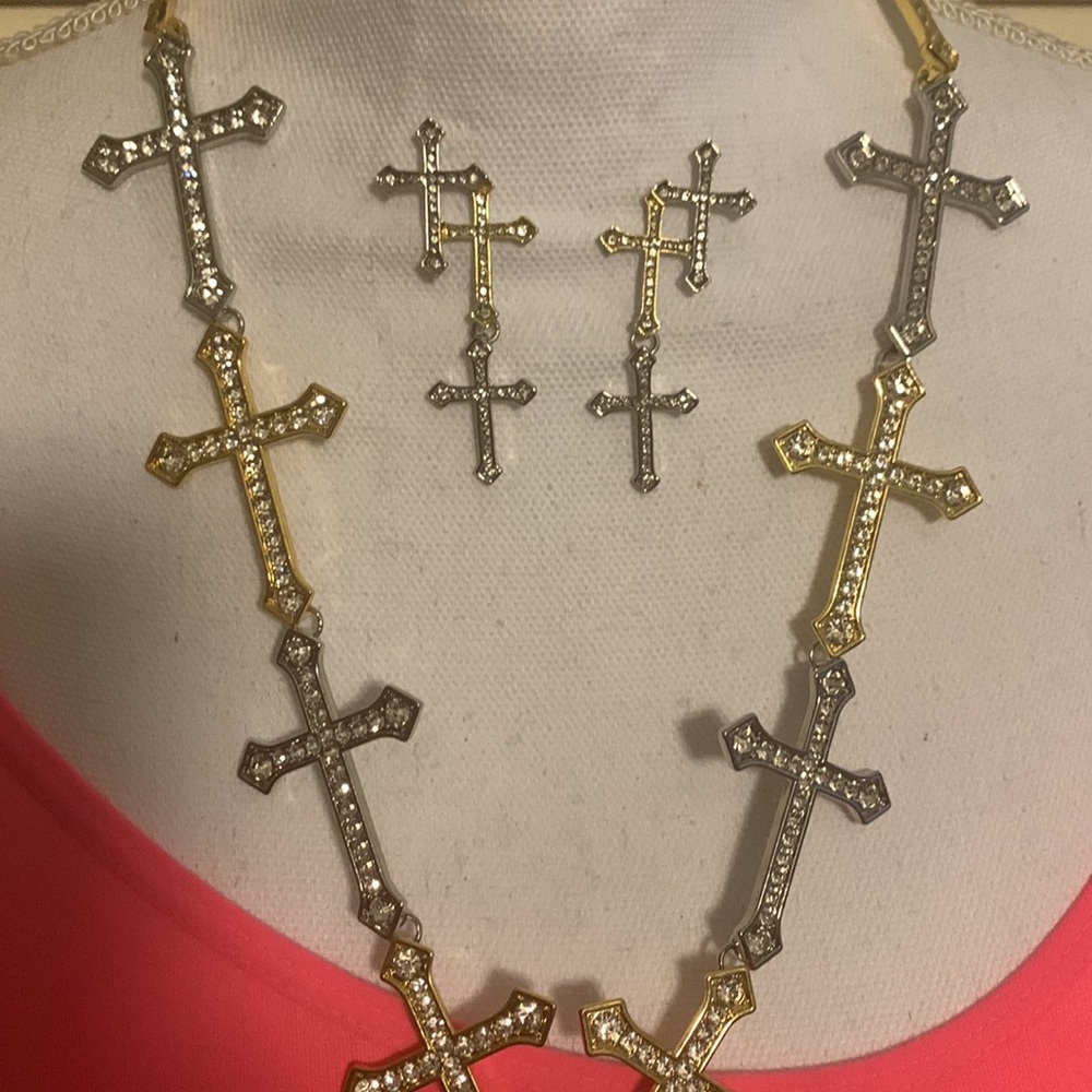 Sassy Jones Trinity Necklace and earring set